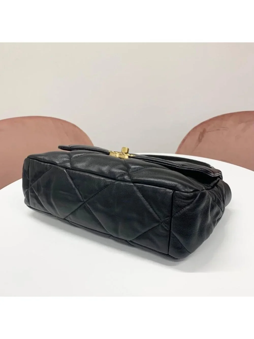 Chanel 19 CC Logo Ta on Rock Chain on Shoulder Bag